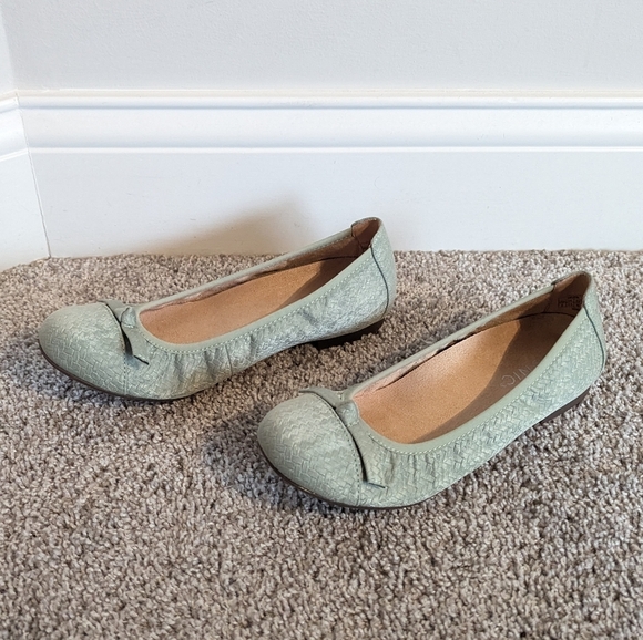 NEW Vionic Amorie Textured Ballet Flats Green sz 6 - Picture 3 of 6